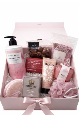Luxe Blush Escape Hamper
